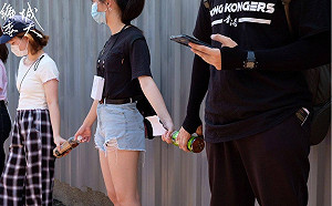 《榮光》惹怒中共?  港音樂老師遭校方「政治清算」！  學生「拉人鏈」聲援政治打壓