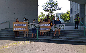 轉型正義要拆傅鐘？ 台大校務會議外學生、校友火爆對峙