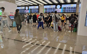 午後雷陣雨瞬間暴雨 台中火車站出現積水