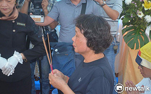 殉職鐵警李承翰父公祭  徐國勇：繼續關注案情發展