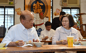 醫材自付額議題「逆時中」? 蘇貞昌：我跟陳時中有溝通