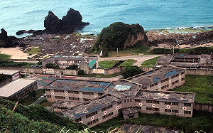 《權利回復條例》修正三讀   請領賠償金不影響社福身份 