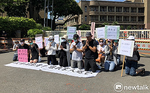 家長跪求政府高抬貴手 讓「小明們」回家團聚