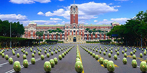 （影）端午節「立蛋」不稀奇！ 總統府揪凱道立999顆大西瓜