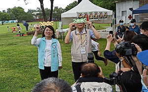 黃敏惠陪柯Ｐ賞日環食 再掀藍白合作話題