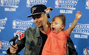 NBA／從小教育尊重人權　柯瑞帶7歲女兒參加抗議遊行