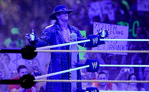 摔角／一個時代的終結　WWE傳奇巨星「送葬者」正式退役(影)