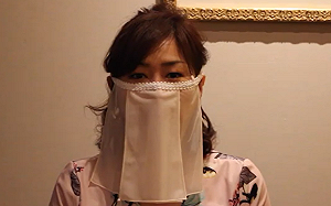 (影) 酒吧防疫 日本推出「陪客專用面紗」口罩