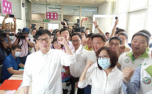 陳其邁登記參選高雄市長 邁粉高喊「你是我的菜」