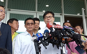 陳其邁完成市長補選登記：希望與對手來場高格調的君子之爭