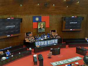 藍委佔立院》冷氣開了!傳將剪鋁鍊進入 江啟臣嗆:在場有人受傷民進黨負責