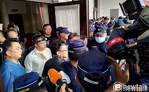 便衣刑警持攝影機入議場蒐證 引藍委不滿