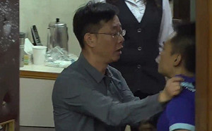 (影)洪孟楷控被綠委「鎖喉」  張宏陸：你先偷打女生的！