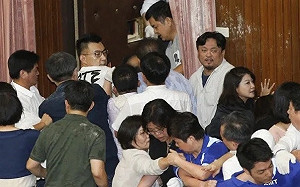 最激烈的肢體接觸沒戴口罩 陳學聖：真想聽聽陳時中怎麼說