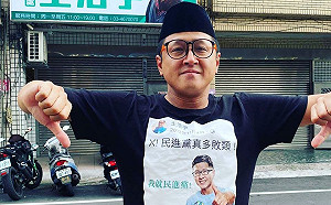 罷免王浩宇把他穿在身上？網笑老師雞：根本真愛