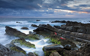 「東部海岸富岡地質公園」正式成立！多變海蝕奇岩等你來探勘