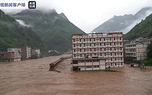 雲南昭通暴雨9萬人受災 多棟大樓泡在洪水中