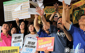 國民黨阻擋議會抗議陳菊  王定宇：以為這裡是八大行業  要落人圍事嗎？