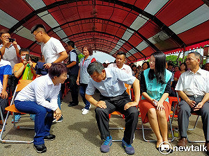 藍白合作? 民眾黨台中插旗 高虹安陳廷秀成立服務處 柯、盧同台見證