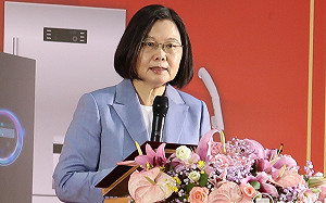 蔡英文逛家電：三機救婚姻、三倍券拼政績