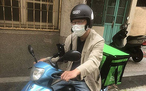 爆出蔡宜芳不倫戀後... 張益贍改行當外送員 感嘆跑到的都是零錢