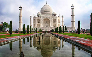 印度單日新增2.5萬武肺確診 泰姬瑪哈陵開放喊卡