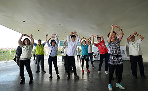 (影)8/1電視政見會準備好了!  陳其邁：除政策論述能力更重要是執政行政經驗