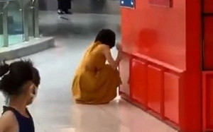 背後有洋蔥 北京女子聞確診後蹲地嚎啕大哭 原來竟是為了……