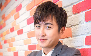 黃靖倫首度男扮女裝！《星光》出道10年 自曝看存摺甩憂鬱症