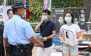 香港民意研究所突遭搜查 民主派初選延後3小時舉行