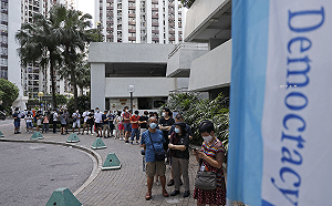 香港民主派初選首日近23萬人投票  王定宇：每票都是對世界的警告