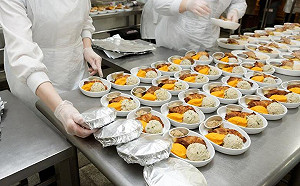 疫情衝擊全球航班！過多的飛機餐庫存各國這樣處理