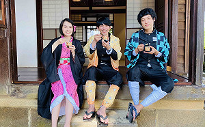 偽出國正夯　淡古浴衣「鬼滅之刃」搶拍中