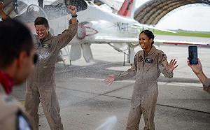 美國海軍創造歷史！  迎首位非裔女性戰術飛機飛行員