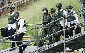 直播》國軍「聯合反登陸作戰」台中進行 蔡英文著全副迷彩服視導