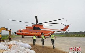 湖北陽新潰堤2公里 官方連夜防堵 連直升機都出動