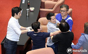 藍控「作弊」未拿到表決卡  立法院：不實指控