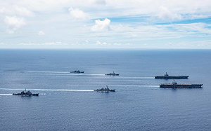 南海局勢緊繃！美雙航母戰鬥群本月第二次聯合演練