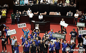 立院投票無效? 綠委被抓包「人在電視台錄影還能投票」