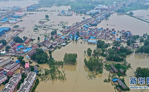 水庫洩洪釀災?「4天下了1年雨」中國安徽固鎮鎮潰堤 萬人受困待援