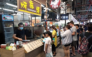 各大夜市人潮滿 遊客攤商戴口罩比例低