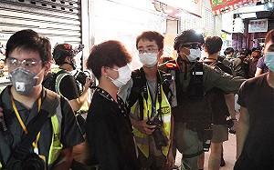 反中示威後港爆第三波疫情 中媒諷 : 這次,亂港份子終於成功了!