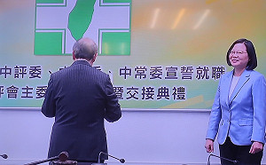 綠中執委宣誓:柯建銘領誓 漏讀了日期