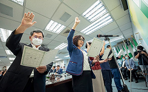 民進黨新任評召康裕成:我是謝系、不是新系