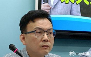 被黃國昌點名論文也全抄 鄭正鈐反駁:同一學年畢業「抄不到」