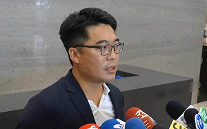 吳益政呼籲不要抱貓賣萌  邱俊憲:是在暗酸柯文哲?