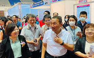 新北與勞動部合辦疫後最大就博會  媒合率達58％