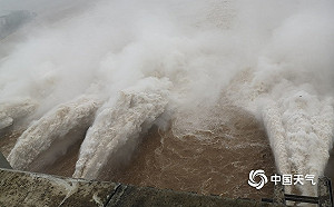 長江3號洪水來勢洶洶 每秒6萬立方公尺直衝三峽大壩