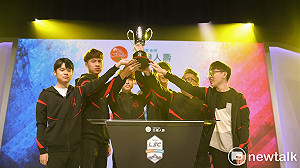 LSC》高捧金盃！萬能雄獅隊橫掃遠大鷹奪隊史首冠