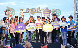 石門草里漁港變身垂釣天堂 侯友宜邀民眾「趣」釣魚